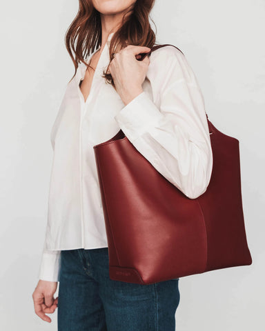 The Lisboa Tote Resort Red