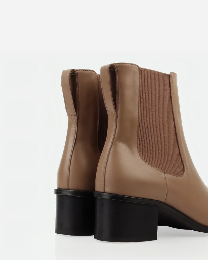 The Quinn Chelsea Boot Tundra Taupe
