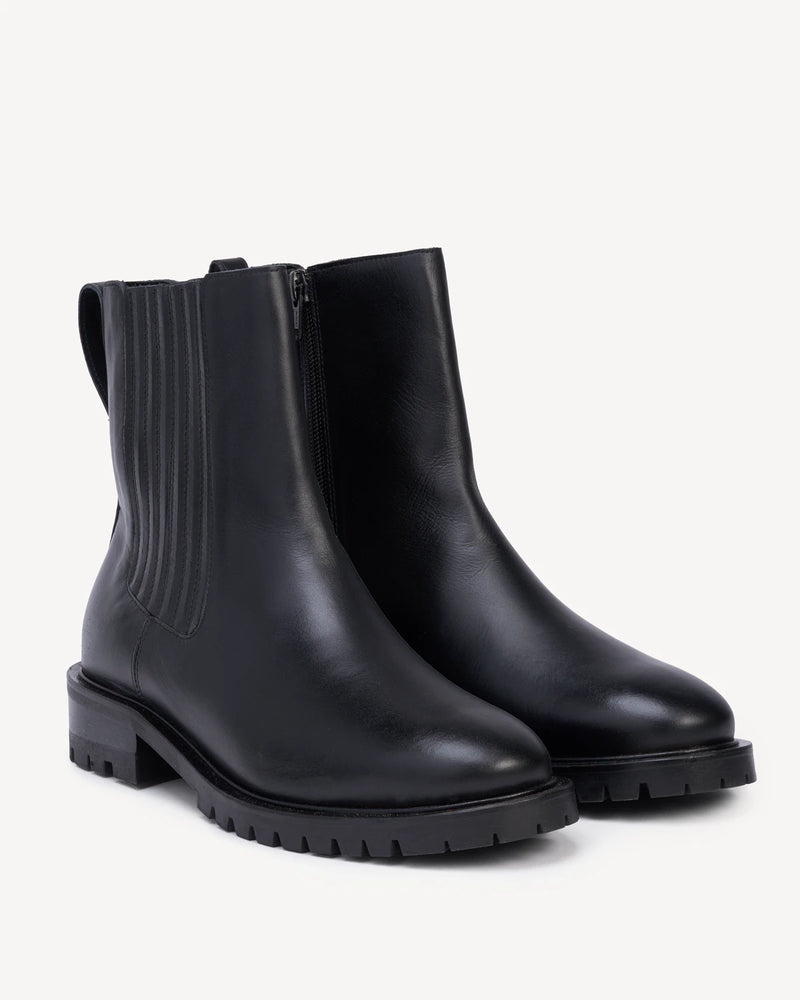 The Trestle Boot Black