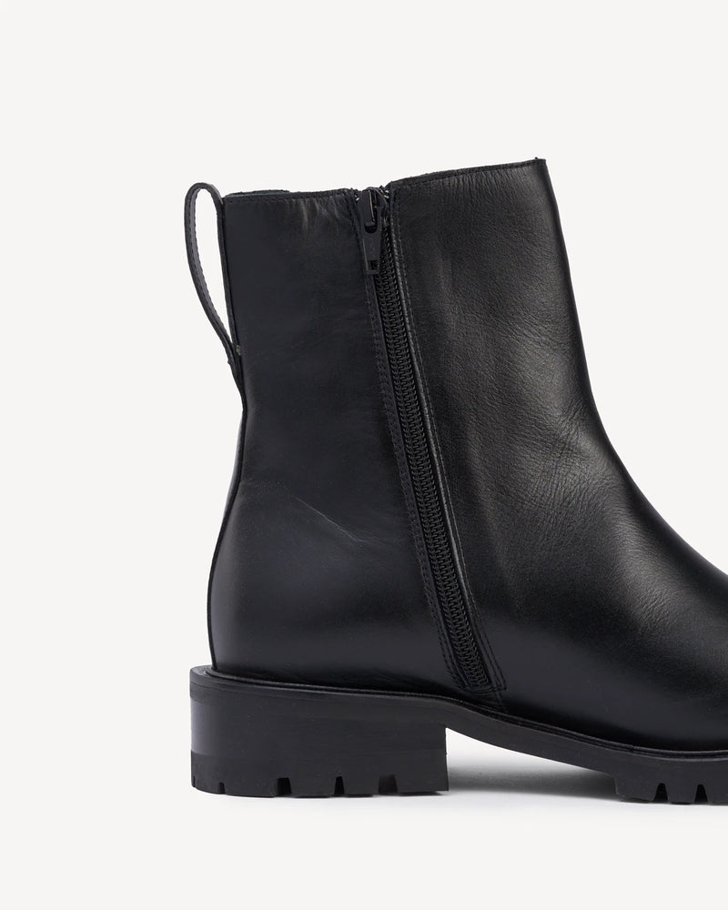 The Trestle Boot Black