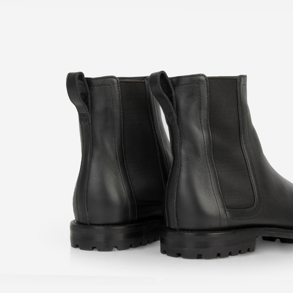 Chelsea boots sales with tread