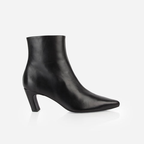 The Toujours Boot Black